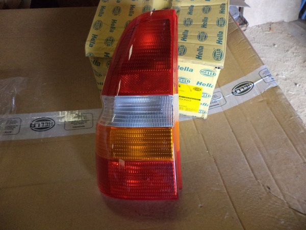 n°he513 clignotant droit ford focus mk1 9el354059021 hella neuf DPA86