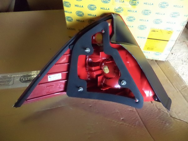n°he519 feu droit ford mondeo mk3 9el171558041 hella neuf n°he519 feu droit ford mondeo mk3 9el171558041 hella neuf DPA86