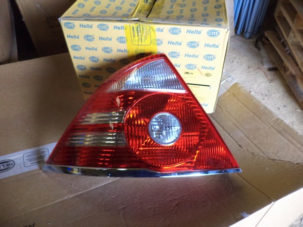 n°he522 phare gauche ford focus mk2 1el010201171 hella neuf DPA86