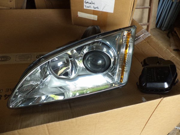 n°he522 phare gauche ford focus mk2 1el010201171 hella neuf DPA86