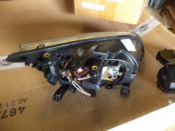 n°he522 phare gauche ford focus mk2 1el010201171 hella neuf DPA86
