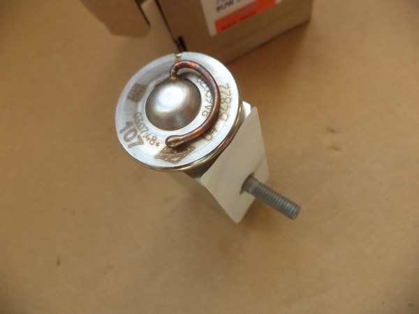 n°he554 detendeur climatisation mercedes classe G SLK classe S C viano 8uw351239361 hella neuf DPA86