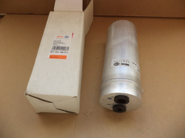 n°he555 glace phare droit audi 100 C4 1990 1994 9es137170001 hella neuve 302137170 n°he555 glace phare droit audi 100 C4 1990 1994 9es137170001 hella neuve 302137170 DPA86