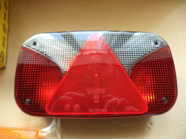 n°he596 feu arriere gauche remorque tracteur hella 010451 2vb007547171 neuf DPA86