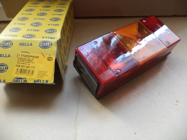 n°he596 feu arriere gauche remorque tracteur hella 010451 2vb007547171 neuf DPA86