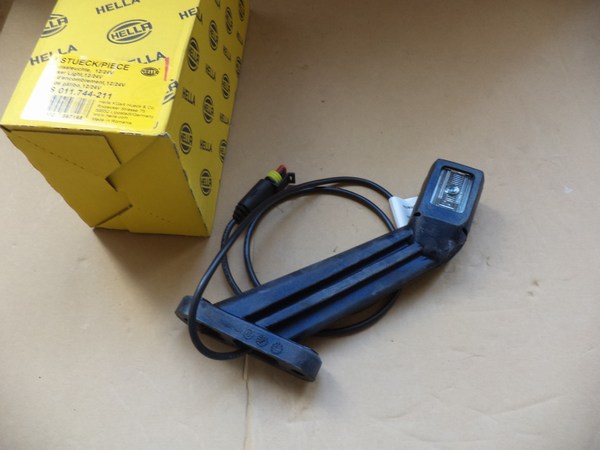 n°he599 Feu d&rsquo;encombrement gabarit gauche LED Semi remorque poids lourd hella 2xs011744211 DPA86