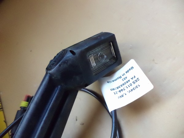n°he599 Feu d&rsquo;encombrement gabarit gauche LED Semi remorque poids lourd hella 2xs011744211 DPA86