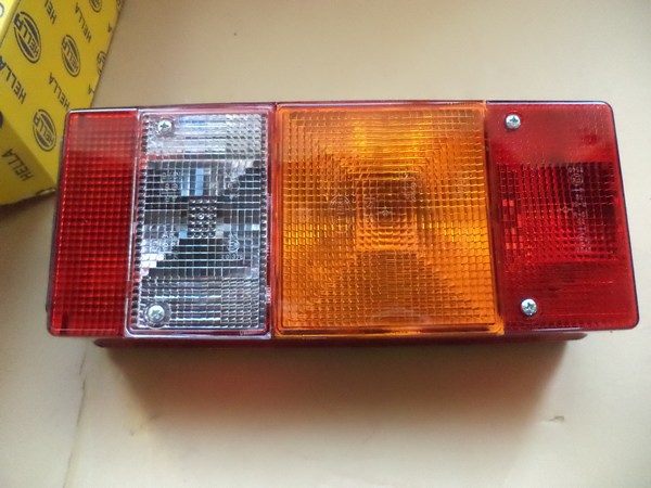n°he602 feu arriere droit remorque tracteur hella 010451 2vb007547171 neuf DPA86