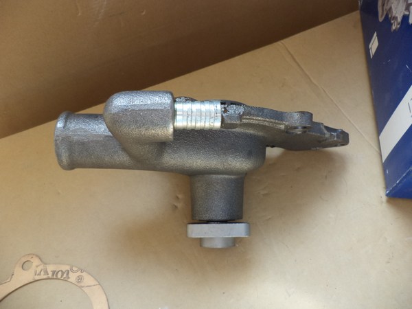 n°bg13 pompe eau Ford sierra 1.8 td bugatti neuve PA6008 DPA86
