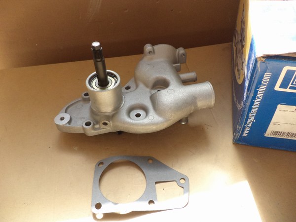 n°bg16 pompe eau PEUGEOT J9 2.3 D 2.5 D diesel bugatti neuve PA7401 DPA86