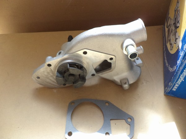 n°bg16 pompe eau PEUGEOT J9 2.3 D 2.5 D diesel bugatti neuve PA7401 DPA86