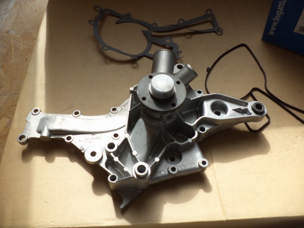 n°bg2 pompe eau mercedes essence ML SL G SLK CLK S R PA10038 bugatti neuve DPA86
