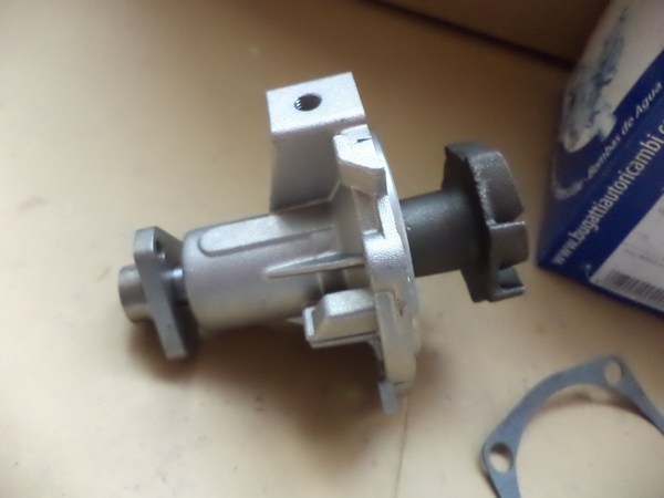 n°bg46 pompe eau LADA niva 1200 1600 nova bugatti neuve PA0040 DPA86