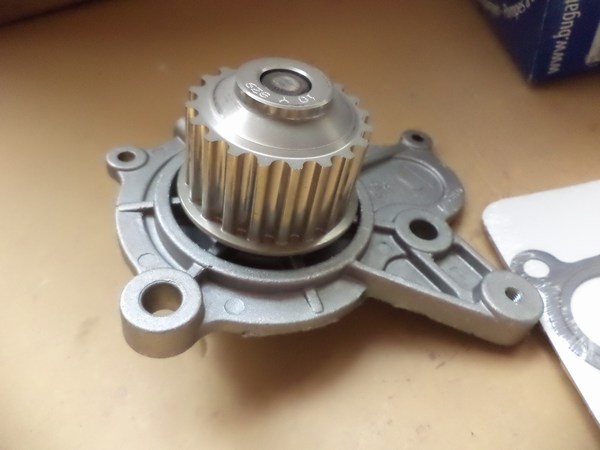 n°bg47 pompe eau hyundai trajet santa fe tucson 2.0 CRDI bugatti neuve PA10066 DPA86
