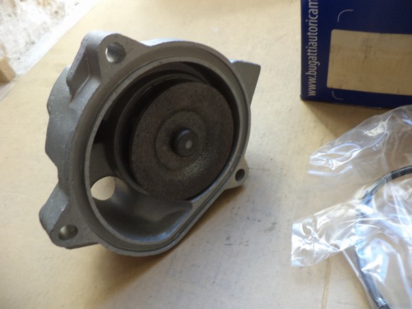n°bg67 pompe eau VW transporter T3 1.9 bugatti neuve PA0324 DPA86