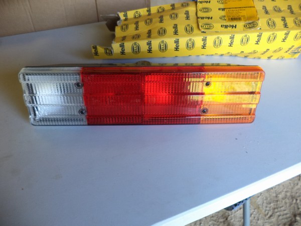 n°he645 feu droit mercedes T1 T2 vario 2vp004887021 hella neuf DPA86