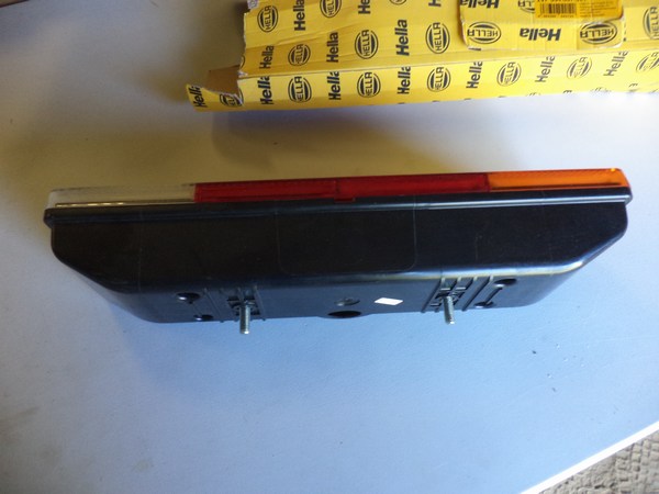 n°he645 feu droit mercedes T1 T2 vario 2vp004887021 hella neuf DPA86