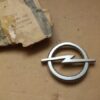 n°p407 insigne opel ASCONA C 90270528 1324223 neuf DPA86