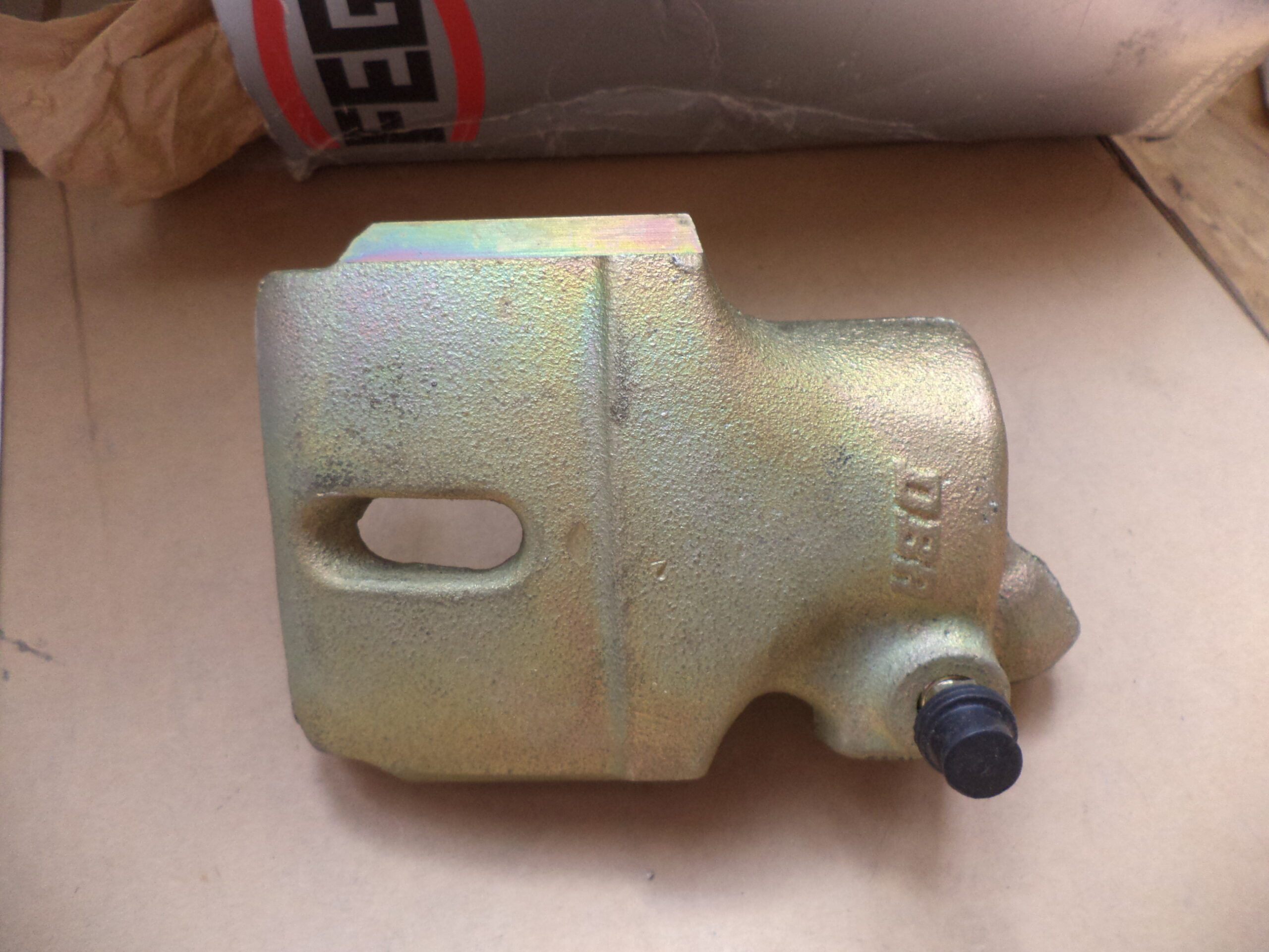 n°356 etrier frein gauche ford fiesta MK1 1676 feg neuf DPA86