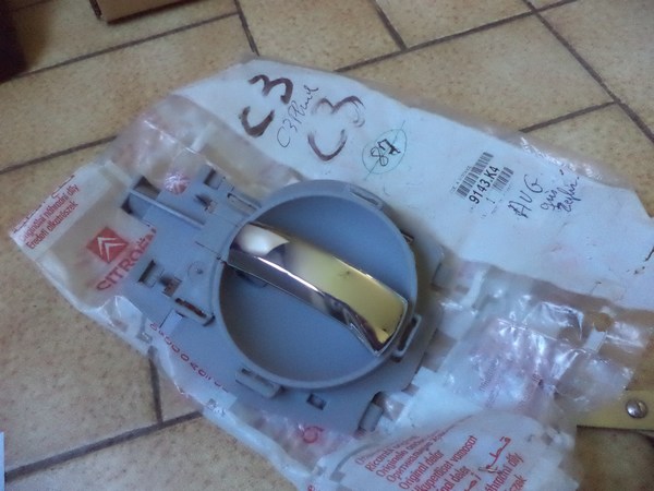n°vch26 poignée porte gauche citroen c3 c3 pluriel 9143G0 neuve n°vch26 poignée porte gauche citroen c3 c3 pluriel 9143G0 neuve DPA86
