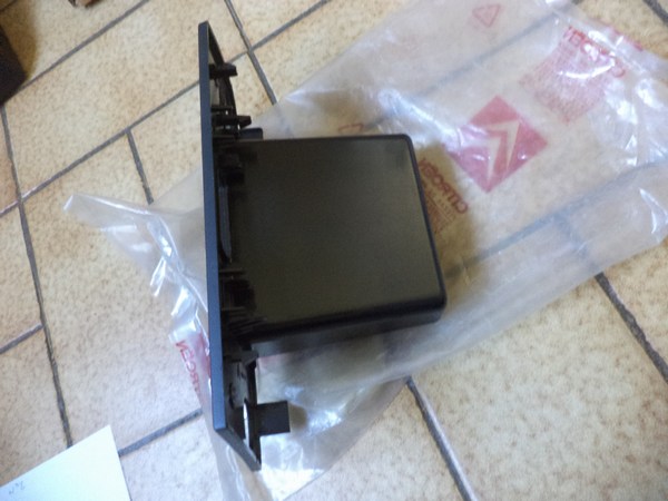 n°vch28 vide poche tableau bord citroen xsara 2 821151 neuf DPA86