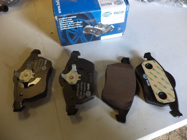 n°he690 jeu plaquette volvo V70 C70 S70 XC70 hella 8db355006921 neuve n°he690 jeu plaquette volvo V70 C70 S70 XC70 hella 8db355006921 neuve DPA86