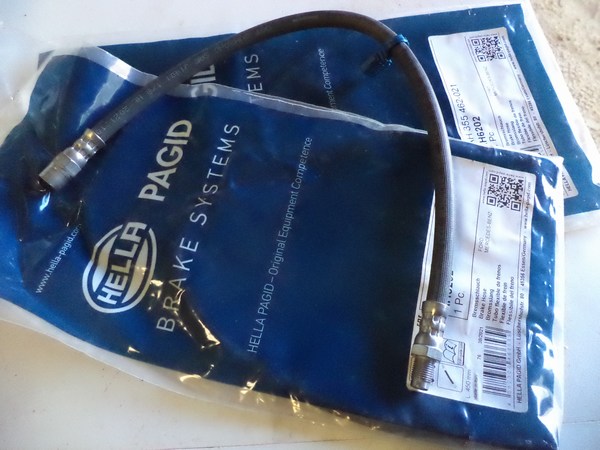n°he713 2 x flexible frein mercedes classe A  8ah355468691 hella neuf DPA86