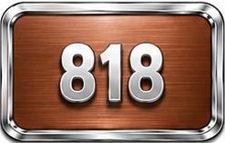 818