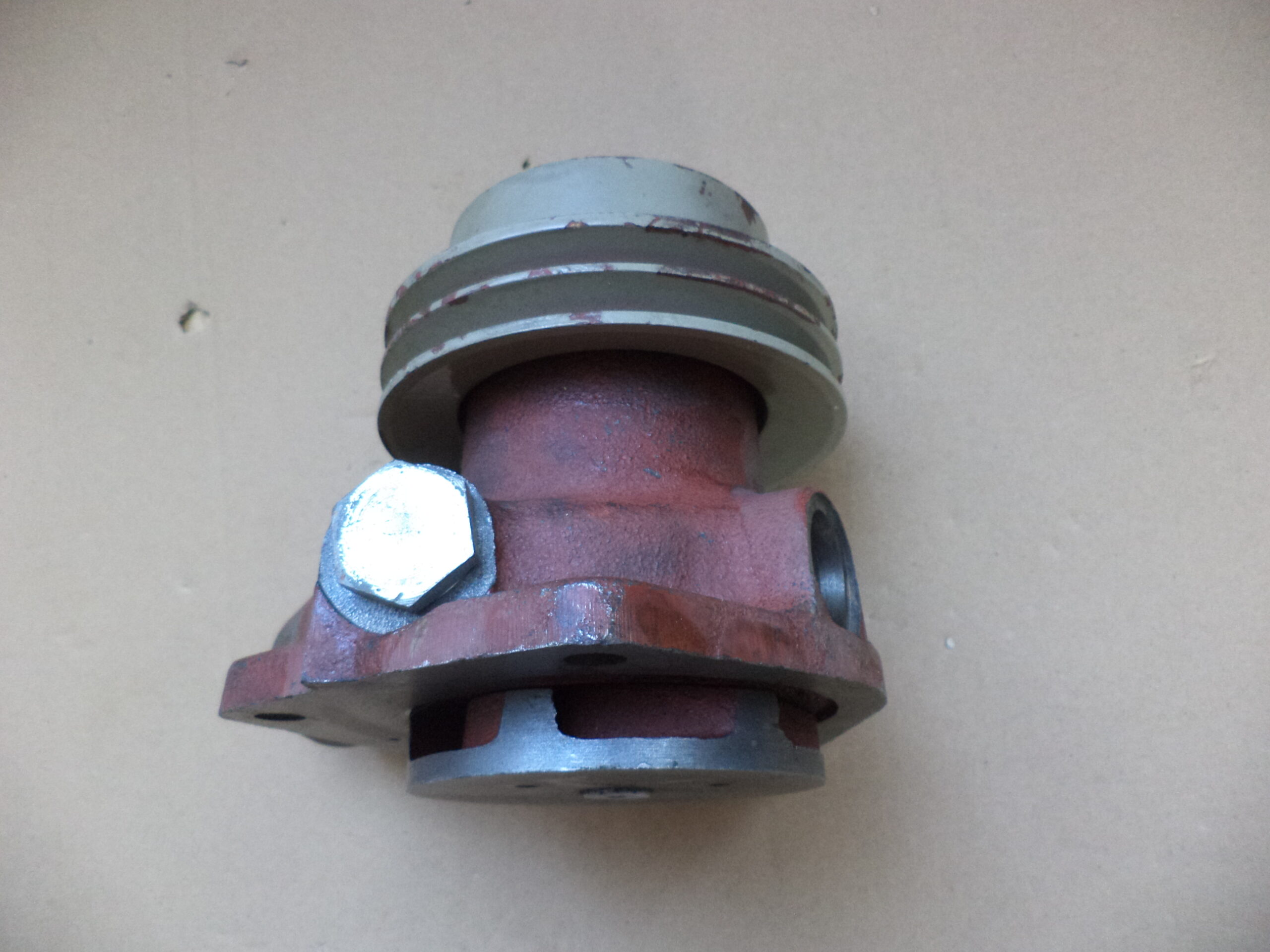 n°mc2 pompe eau tracteur zetor 84017529 neuve UR2 crystal DPA86