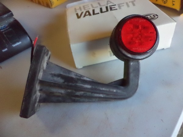 n°he726 Feu d’encombrement gabarit droit LED 12v 24v hella valuefit 2xs357005041 neuf DPA86