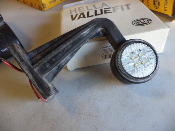 n°he726 Feu d’encombrement gabarit droit LED 12v 24v hella valuefit 2xs357005041 neuf DPA86