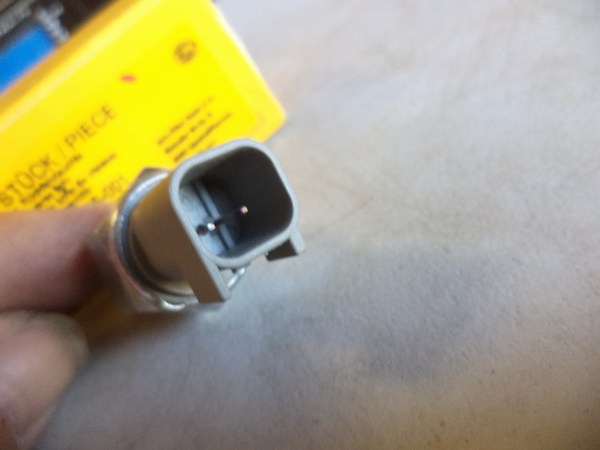 n°he752 Contacteur feu de recul FORD focus C max S max kugo 6zf010965001 hella neuf DPA86