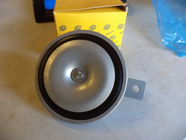 n°he755 klaxon 12V universel hella 3al002952861 neuf DPA86