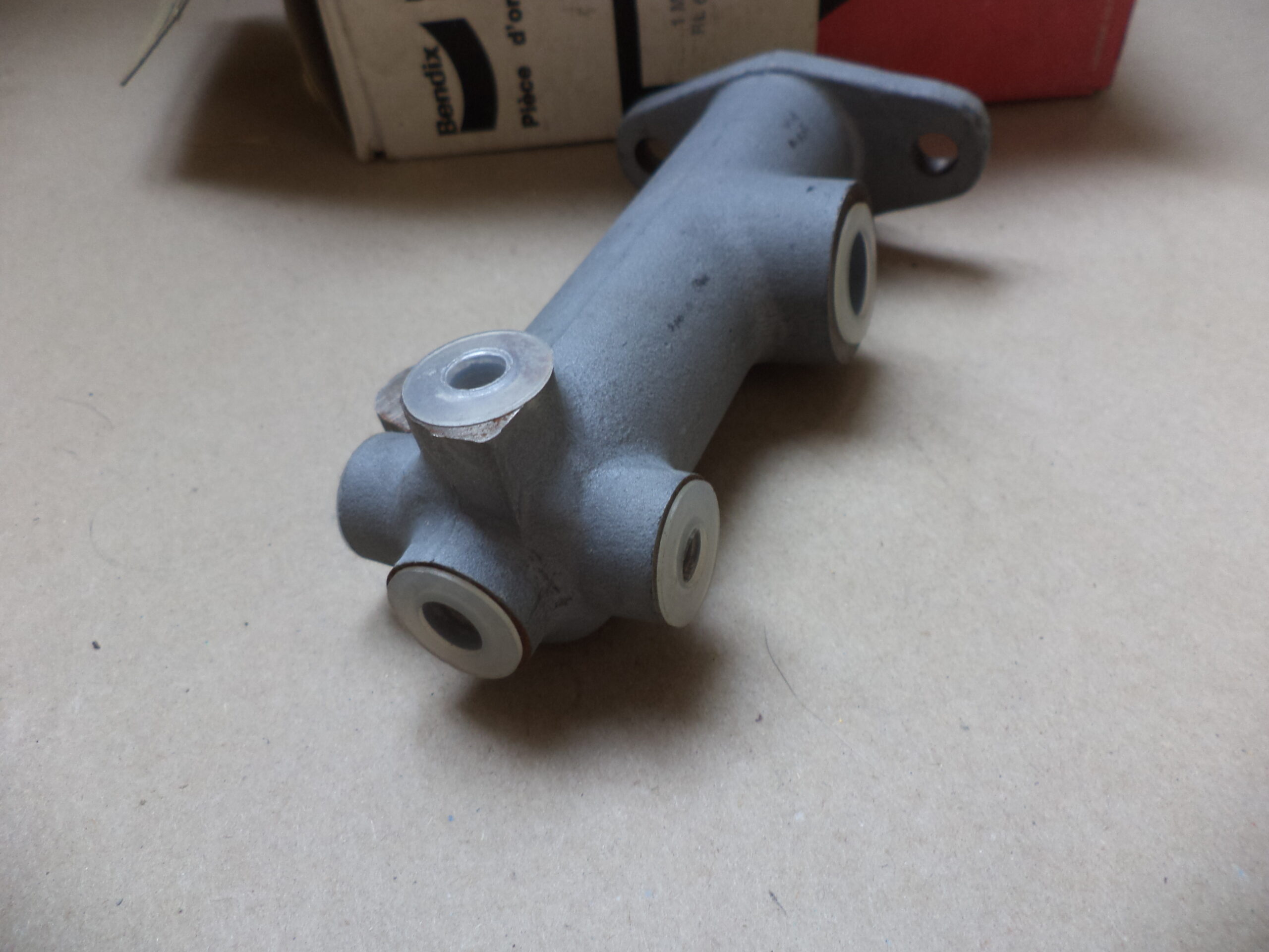 n°cf15 maitre cylindre renault R4 4L bendix neuf 611260 0855860900 DPA86
