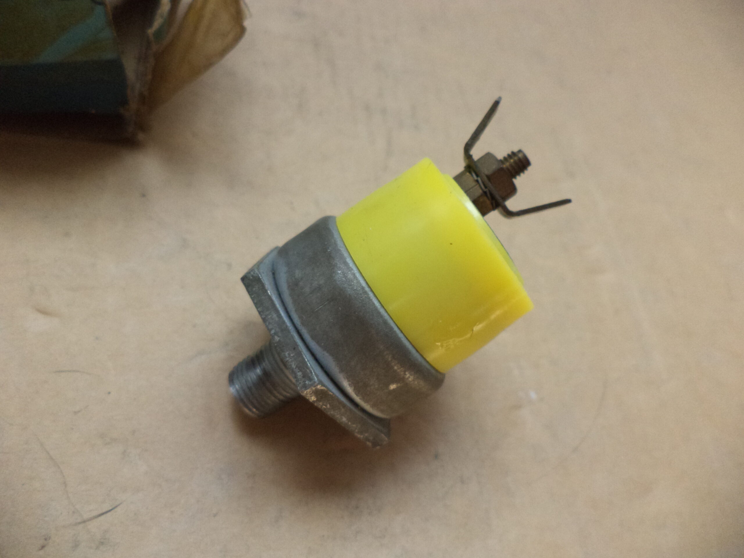 n°mc12 Sonde manocontact hydrovac neuve d&rsquo;origine Peugeot J7 J9 404 454502 4545.02 DPA86