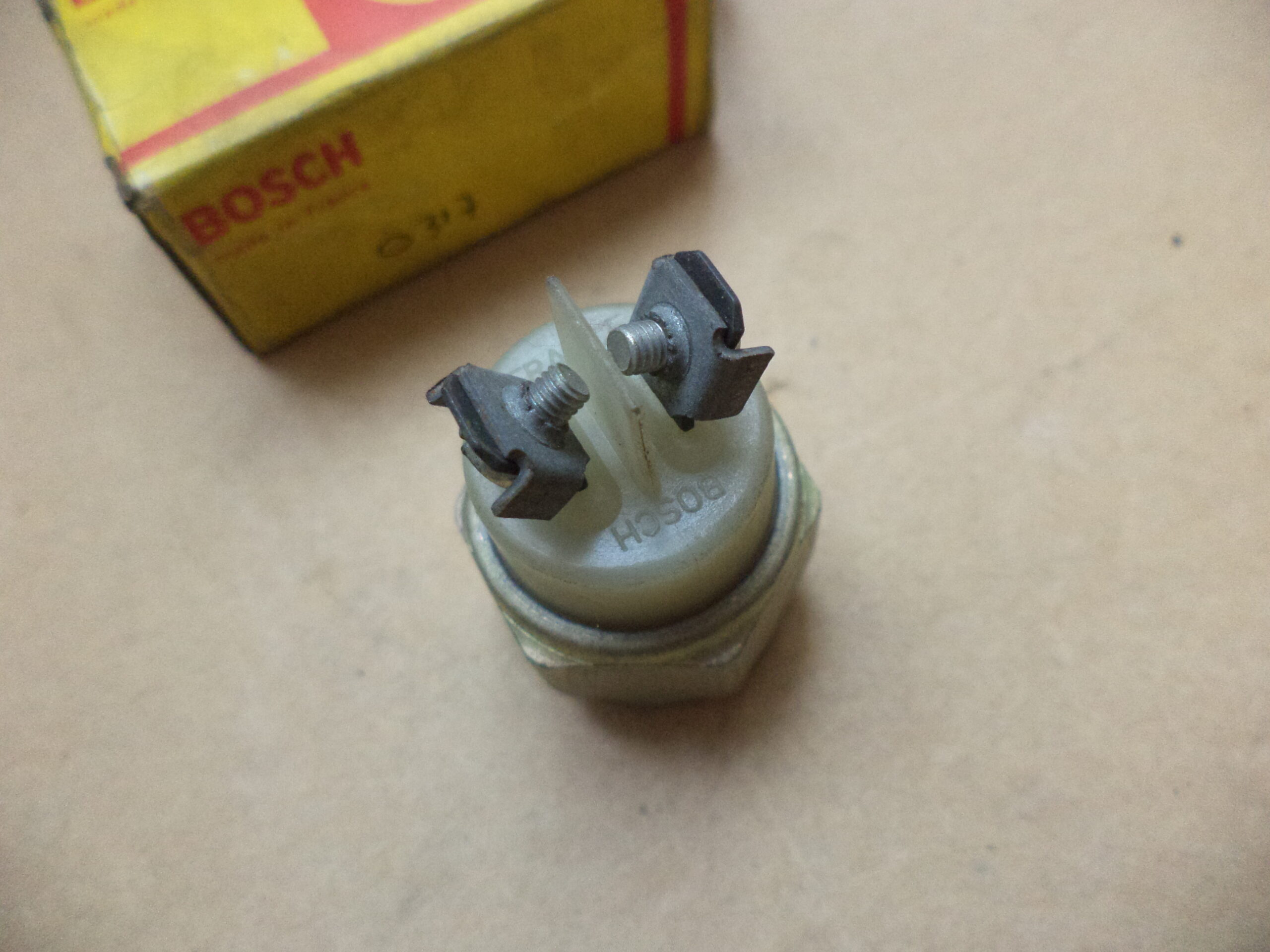 n°mc17 Contacteur de feux stop mercedes 0317 0344400009 bosch neuf DPA86