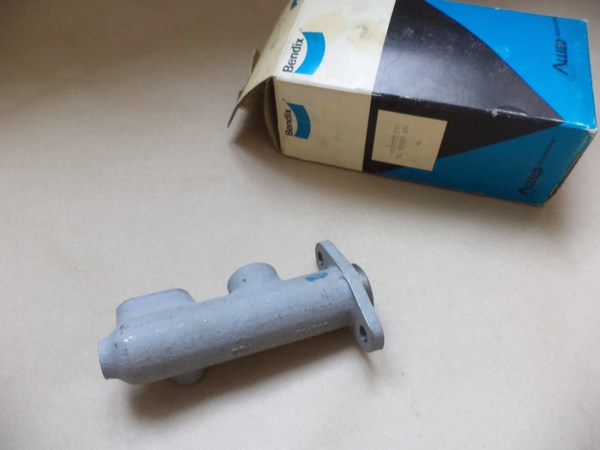 n°cf5 maitre cylindre renault R4 F4 R5 R6 bendix 611455 neuf DPA86