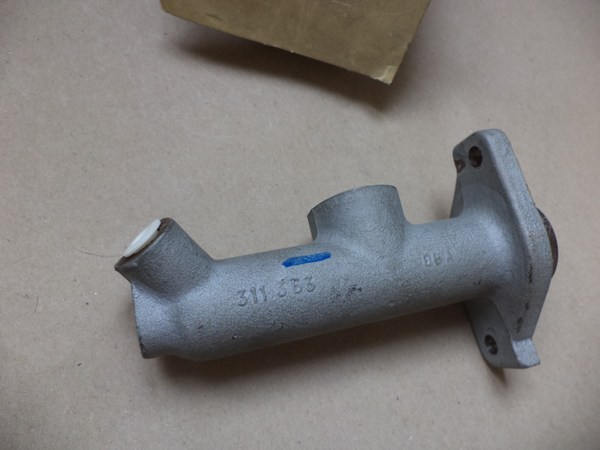 n°CF11 maitre cylindre renault estafette bendix neuf 611395 7700554202 DPA86