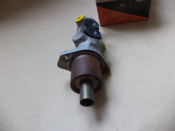 n°cf12 maitre cylindre citroen LNA AX renault R11 R9 super 5 R5 bendix 613664 neuf 4601A2 DPA86