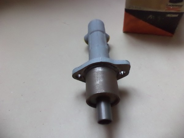 n°cf12 maitre cylindre citroen LNA AX renault R11 R9 super 5 R5 bendix 613664 neuf 4601A2 DPA86