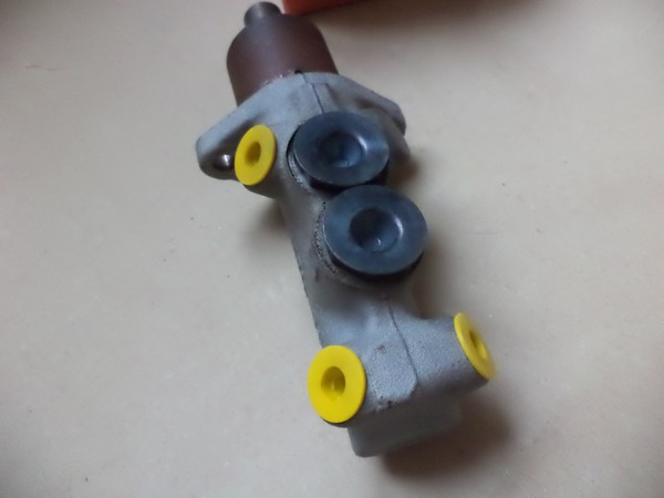 n°cf12 maitre cylindre citroen LNA AX renault R11 R9 super 5 R5 bendix 613664 neuf 4601A2 DPA86