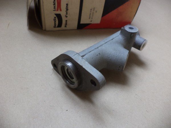n°CF13 maitre cylindre renault R12 R16 bendix neuf 611285 111285B DPA86