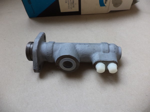n°cf16 maitre cylindre simca 1301 1501 1100 1100 VF2 bendix 611343 neuf DPA86