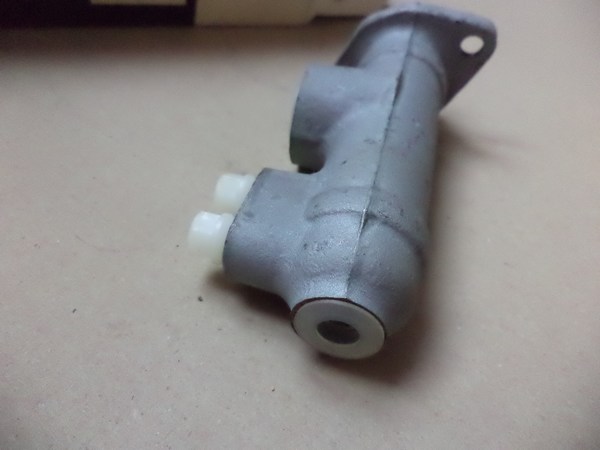n°cf16 maitre cylindre simca 1301 1501 1100 1100 VF2 bendix 611343 neuf DPA86