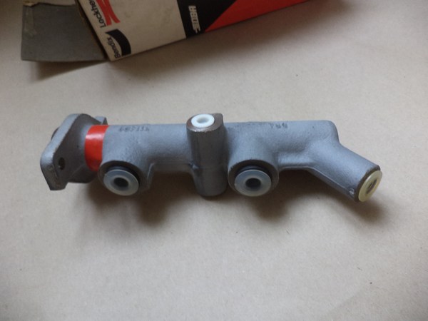 n°cf17 maitre cylindre RENAULT R12 R15 R16 bendix 613338 7700577839 neuf DPA86