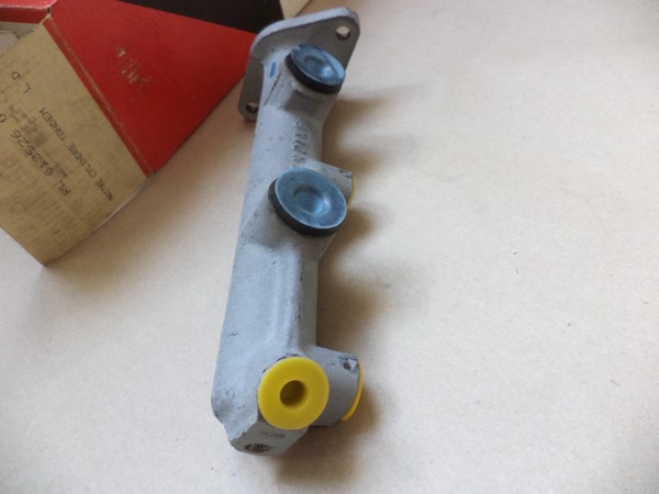 n°cf2 maitre cylindre peugeot 504 505 bendix neuf 613526 460171 n°cf2 maitre cylindre peugeot 504 505 bendix neuf 613526 460171 DPA86
