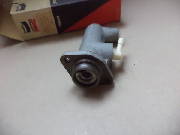 n°cf22 emetteur embrayage simca 1300 1500 1301 1501 bendix 612015 neuf DPA86