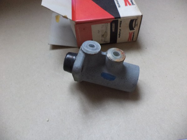 n°cf26 correcteur repartiteur frein peugeot 404 bendix neuf 631248  311248B DPA86