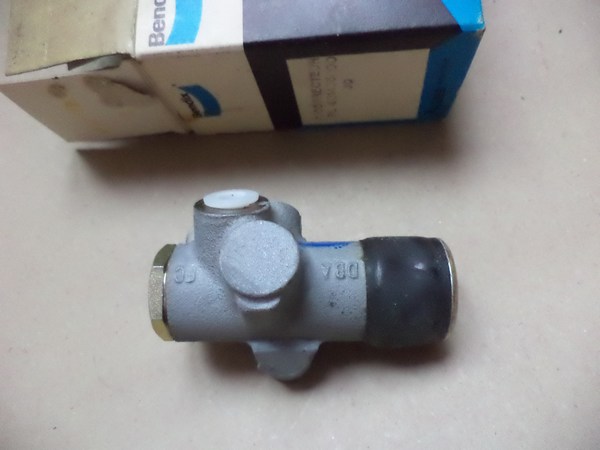 n°cf27 correcteur Repartiteur frein renault R12 R15 R17 631476 bendix neuf DPA86