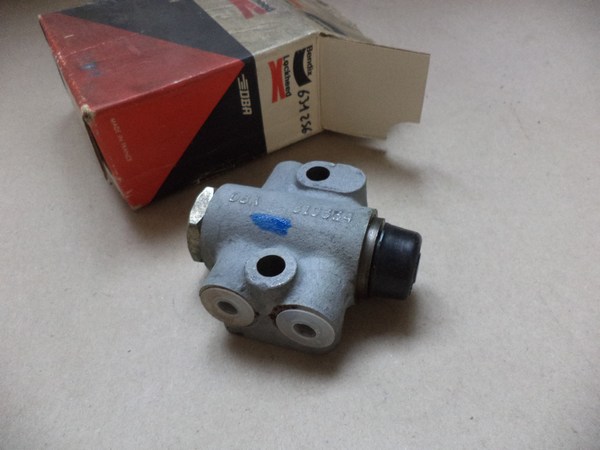 n°cf26 correcteur repartiteur frein peugeot 404 bendix neuf 631248  311248B DPA86